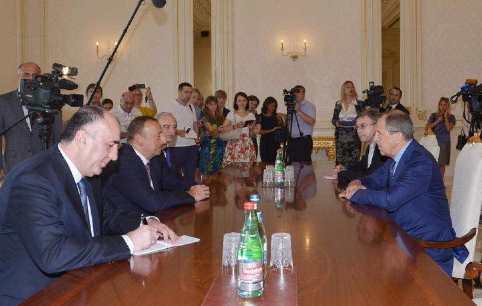 Präsident von Aserbaidschan Ilham Aliyev hat den russischen Außenminister Sergei Lawrow empfangen VIDEO