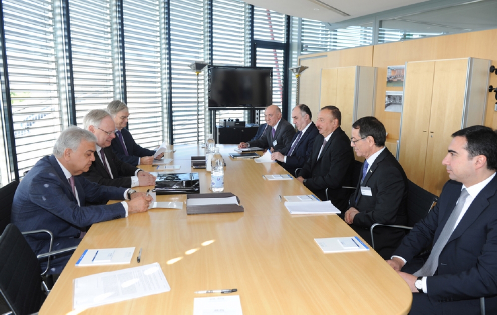 Aserbaidschans Präsident Ilham Aliyev hat sich mit dem Präsidenten des Europäischen Gerichtshofs für Menschenrechte Dean Spielmann getroffen VIDEO