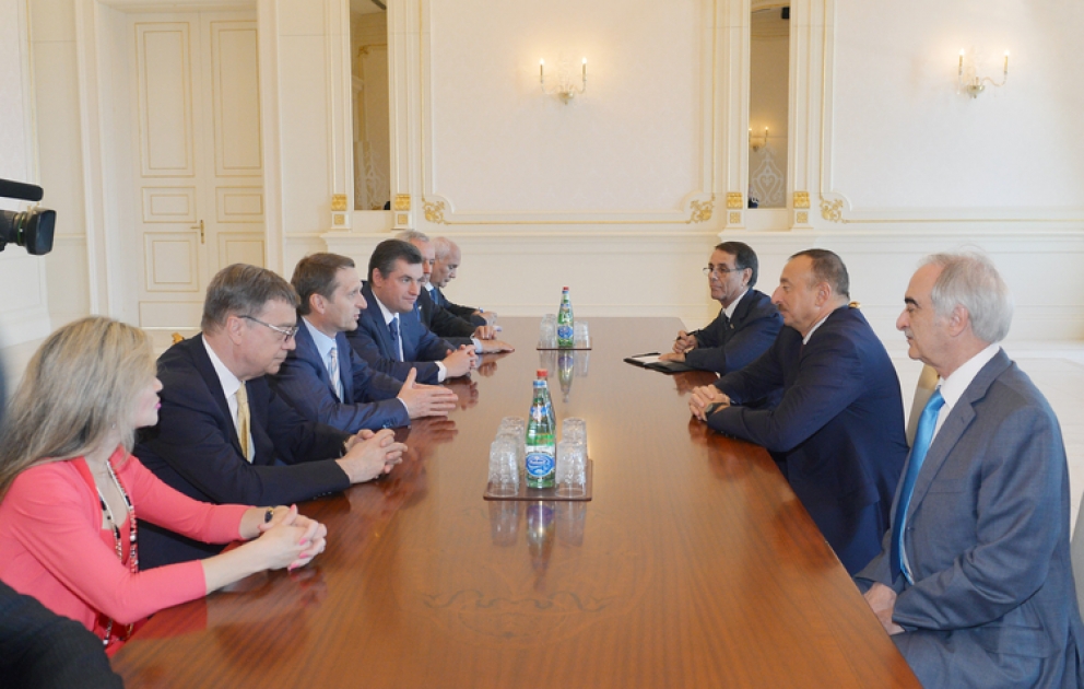 Präsident Ilham Aliyev empfing eine Delegation um den Vorsitzenden der Staatsduma Ruslands VIDEO