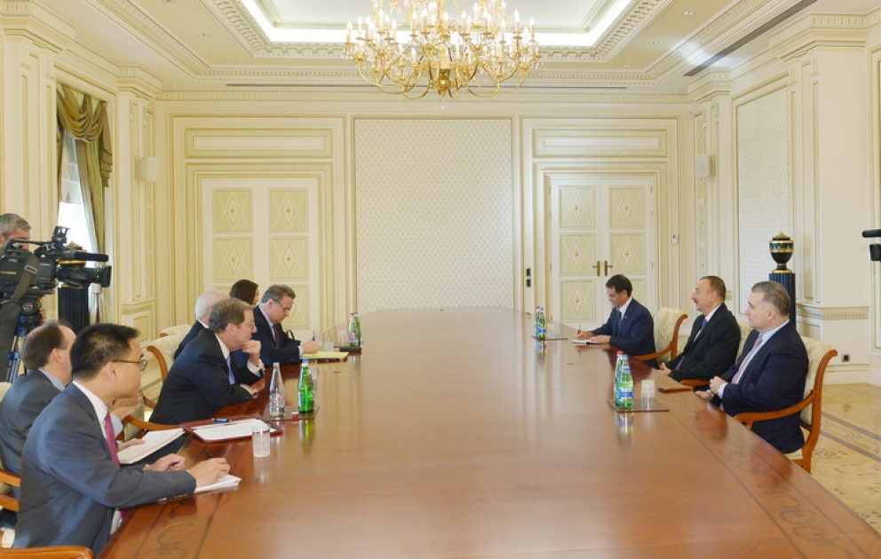 Le président azerbaïdjanais Ilham Aliyev s’est entretenu avec une délégation de sénateurs et de congressistes américains VIDEO