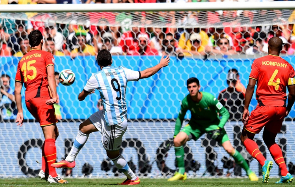Argentina millisi futbol üzrə dünya çempionatının yarımfinal mərhələsinə vəsiqə qazanmışdır VİDEO
