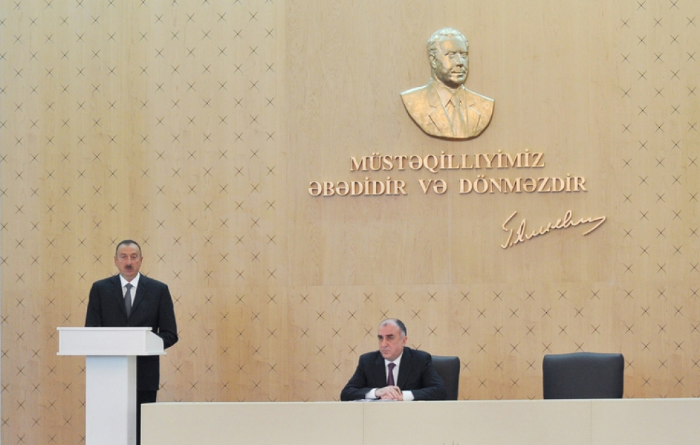 Azərbaycanın diplomatik xidmət orqanları rəhbərlərinin beşinci müşavirəsi keçirilmişdir Prezident İlham Əliyev müşavirədə iştirak etmiş və nitq söyləmişdir VİDEO