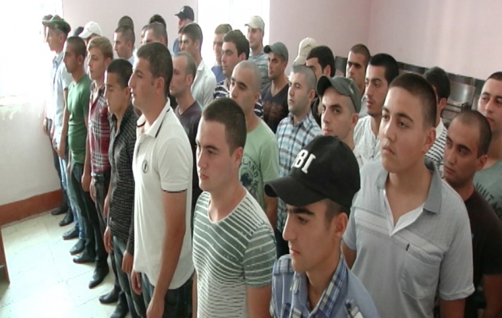 Gənclər Vətənin keşiyində durmaq üçün həqiqi hərbi xidmətə həvəslə yollanırlar VİDEO