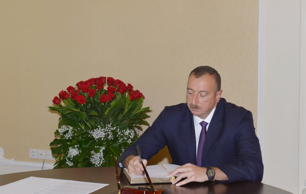 President Ilham Aliyev visited the embassy of Georgia, offered condolences over the death of former president Eduard Shevardnadze VIDEO