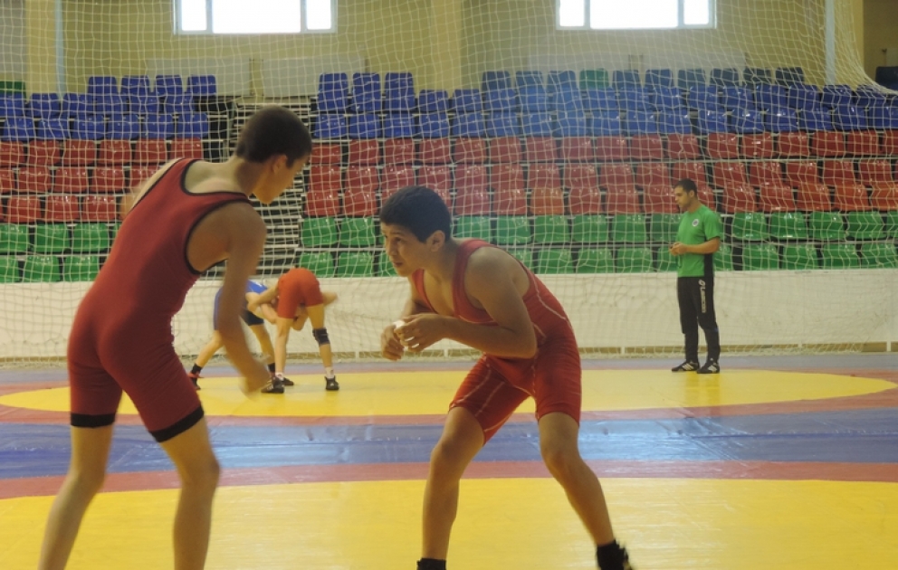 Azərbaycanın yeniyetmə sərbəst güləşçiləri Quba Olimpiya İdman Kompleksində dünya çempionatına hazırlaşırlar VİDEO