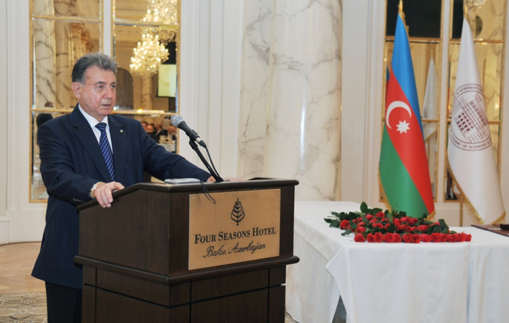 Azərbaycan Milli Elmlər Akademiyasının yeni seçilmiş həqiqi və müxbir üzvlərinə diplomlar və vəsiqələr təqdim olunmuşdur VİDEO