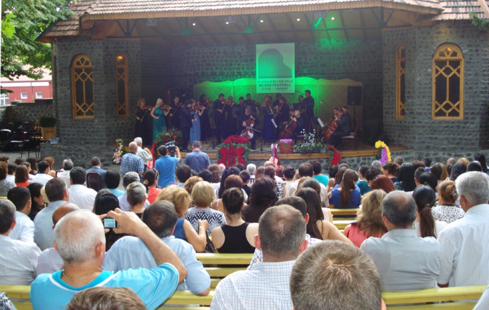 “Kiyev Solistləri” Kamera Orkestri VI Qəbələ Beynəlxalq Musiqi Festivalı çərçivəsində Qaxda konsert proqramı ilə çıxış edib VİDEO