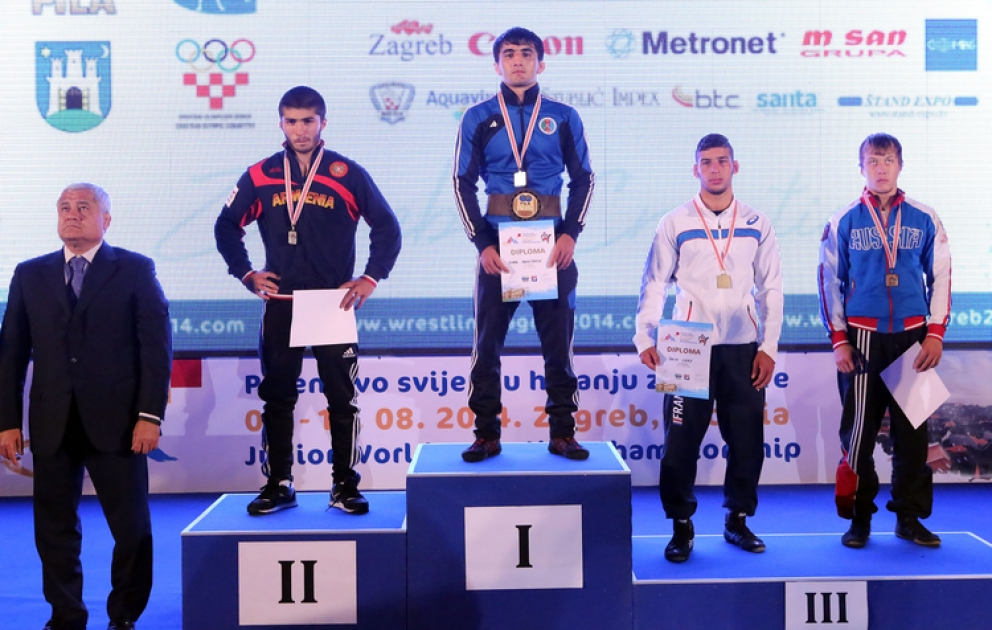 Azərbaycan güləşçiləri dünya çempionatının ilk günündə üç qızıl medal qazanıblar VİDEO