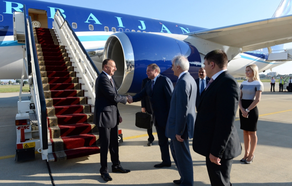 Aserbaidschans Präsident Ilham Aliyev ist zu einem Arbeitsbesuch in die Russische Föderation angekommen VIDEO