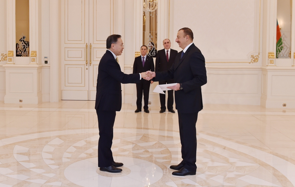 Prezident İlham Əliyev Tailandın Azərbaycanda yeni təyin olunmuş səfirinin etimadnaməsini qəbul edib VİDEO