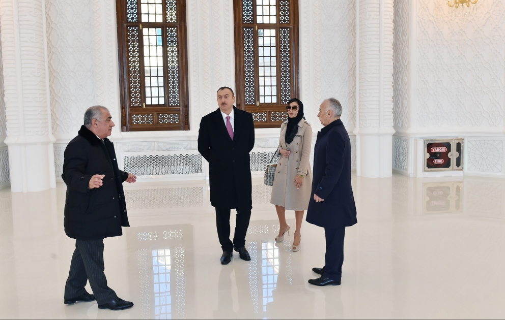 Prezident İlham Əliyev Bakıda inşa olunan Heydər məscidində son tamamlama işlərinin gedişi ilə tanış olub VİDEO