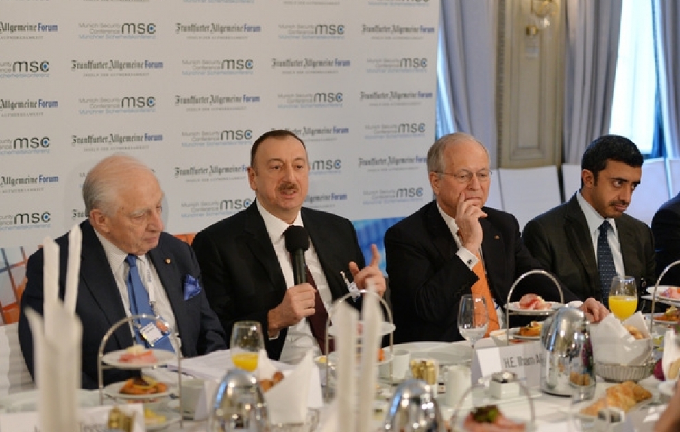 Prezident İlham Əliyev Münxen Təhlükəsizlik Konfransı çərçivəsində “Şaxələndirmə strategiyaları” mövzusunda “dəyirmi masa”da iştirak edib VİDEO