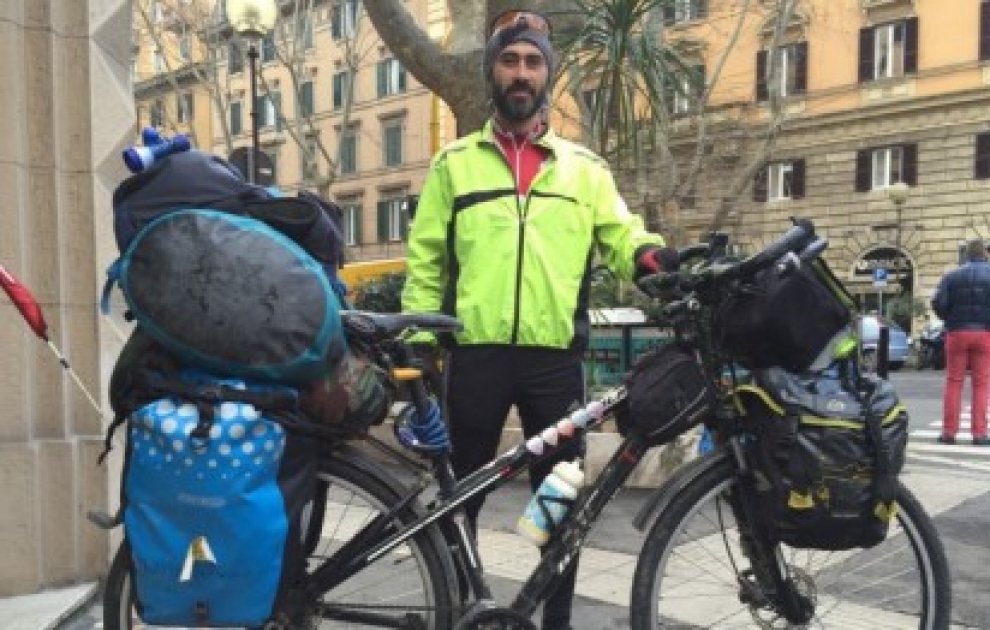 Azerbaijani traveler-cyclist reaches Italy cycling 17 thousands km VIDEO