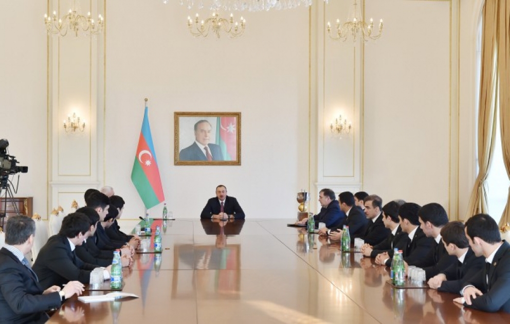 Azərbaycan Prezidenti İlham Əliyev yunan-Roma güləşi üzrə dünya kuboku yarışlarında qalib gəlmiş milli komandamızın üzvlərini qəbul edib VİDEO
