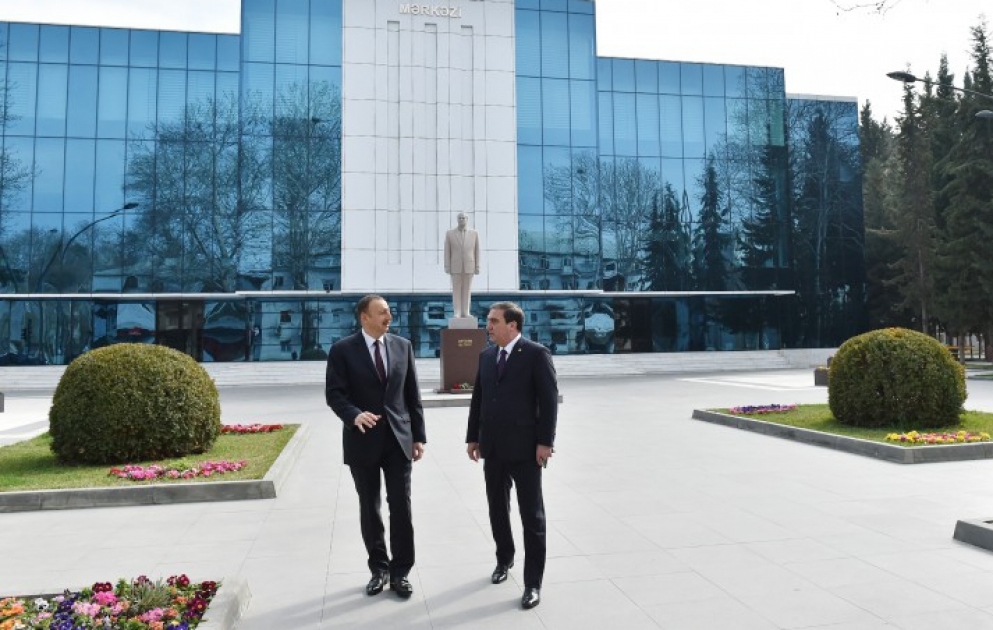 President Ilham Aliyev visited a statue of national leader Heydar Aliyev in Mingachevir VIDEO