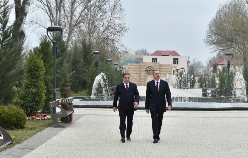 Präsident Ilham Aliyev hat in Mingatschewir den Park “Dostlug” besucht VIDEO