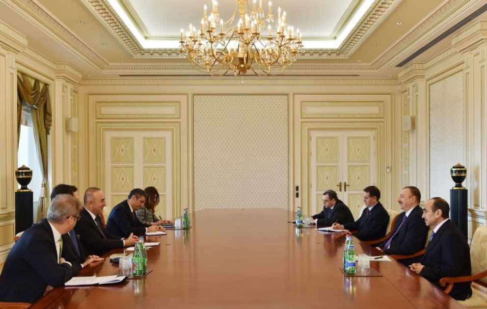 Le président azerbaïdjanais Ilham Aliyev a reçu la délégation turque dirigée par le ministre des Affaires étrangères VIDEO