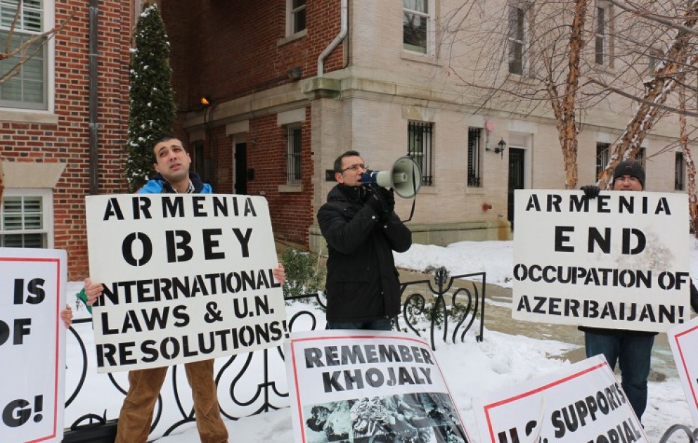 Перед посольством Армении в Вашингтоне прошла акция протеста в память жертв Ходжалинского геноцида ВИДЕО