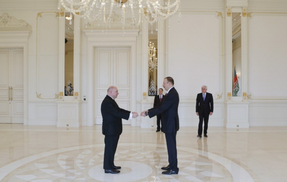 Le président Ilham Aliyev a reçu les lettres de créance du nouvel ambassadeur de Pologne en Azerbaïdjan VIDEO