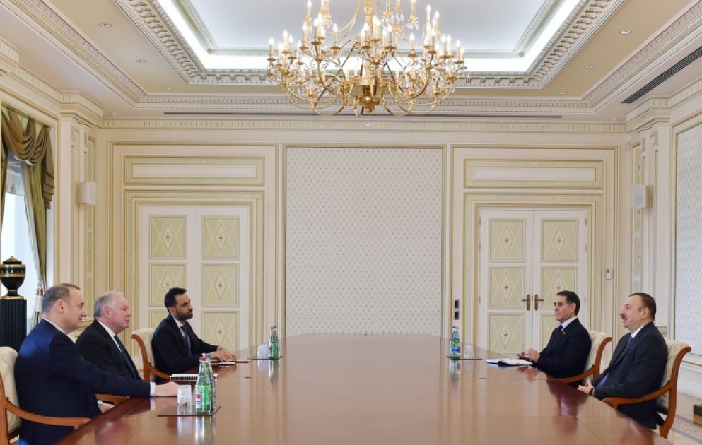 Le président Ilham Aliyev s’est entretenu avec l’envoyé du Premier ministre britannique sur les affaires commerciales VIDEO