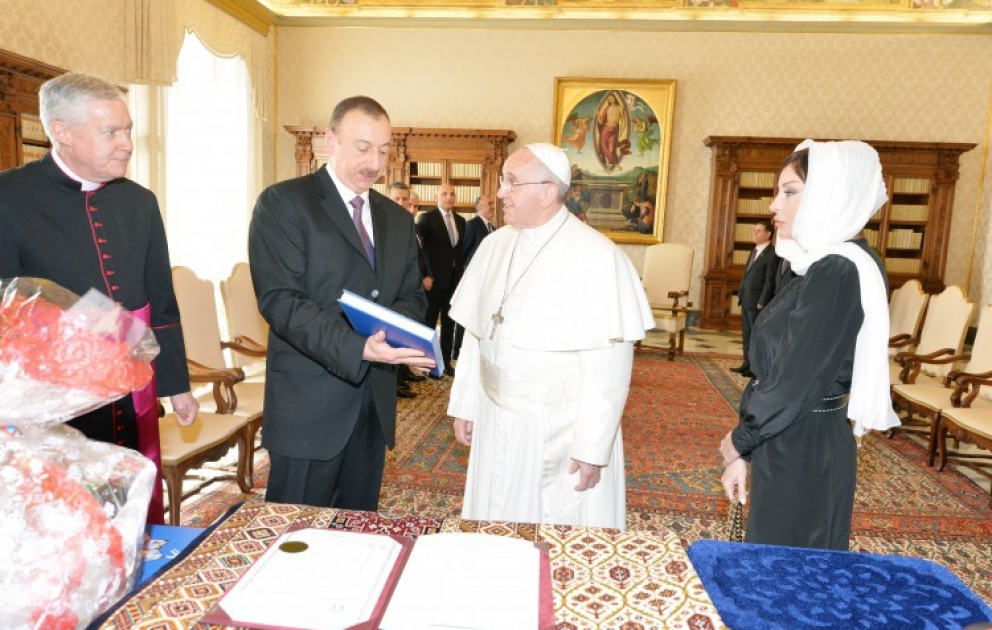 Prezident İlham Əliyevin Katolik Kilsəsinin rəhbəri Papa Fransisk ilə görüşü VİDEO