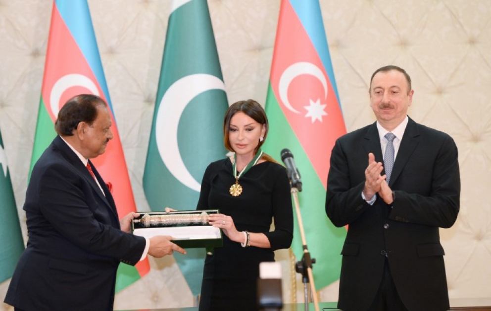 Azərbaycanın birinci xanımı Mehriban Əliyevaya Pakistanın “Hilal-e-Pakistan” ordeni təqdim olunub VİDEO