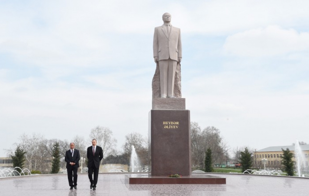Prezident İlham Əliyevin Bərdəyə səfəriÜmummilli Liderin abidəsini ziyarət VİDEO