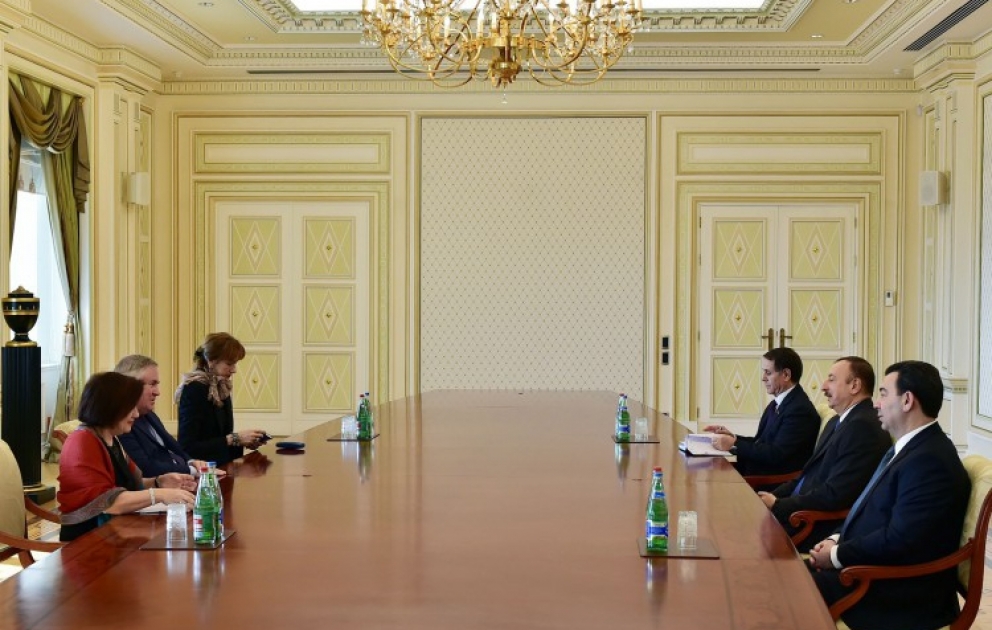 Aserbaidschans Präsident Ilham Aliyev hat den Referenten für politische Angelegenheiten und Demokratie des PACE- Ausschusses empfangen VIDEO