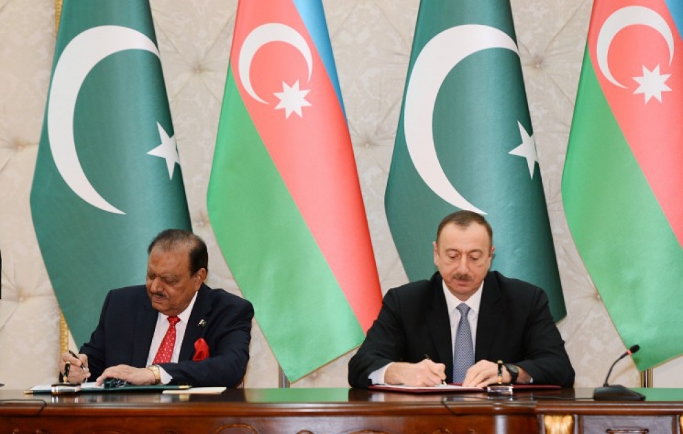 Des documents azerbaïdjano-pakistanais signés VIDEO