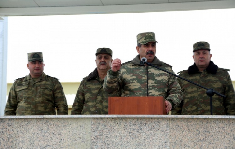 Müdafiə naziri Novruz bayramı ilə əlaqədar cəbhə bölgəsində yerləşən hərbi hissələrdə olub VİDEO
