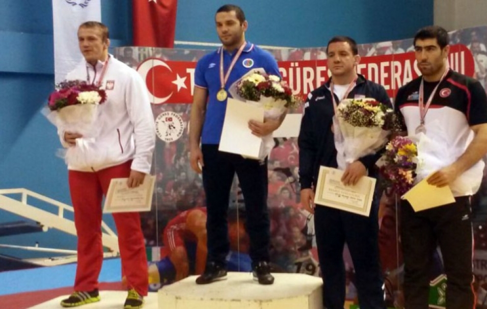 Güləşçilərimiz İstanbuldan Vətənə üç medalla qayıdıblar VİDEO