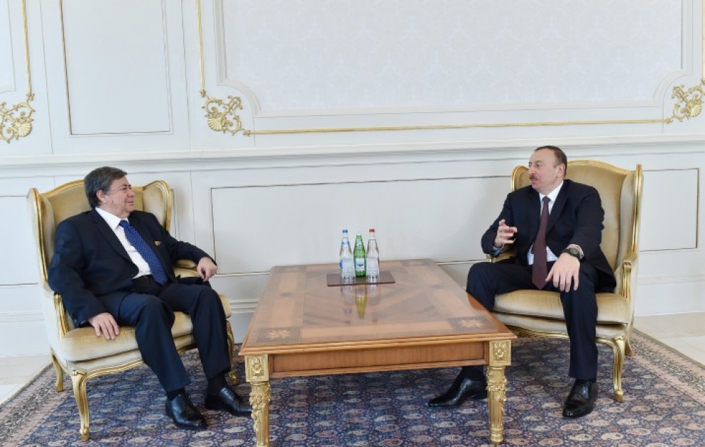 Präsident von Aserbaidschan Ilham Aliyev hat den neuen Botschafter von Peru zur Entgegennahme des Beglaubigungsschreibens empfangen VIDEO