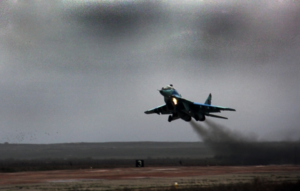 Azerbaijani Air Forces conduct night exercises VIDEO
