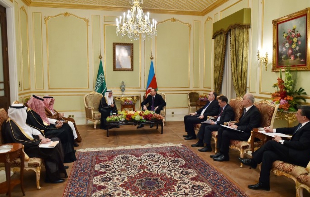 Treffen des Präsidenten Ilham Aliyev mit dem Minister für Erdöl und mineralische Rohstoffe von Saudi-Arabien VIDEO