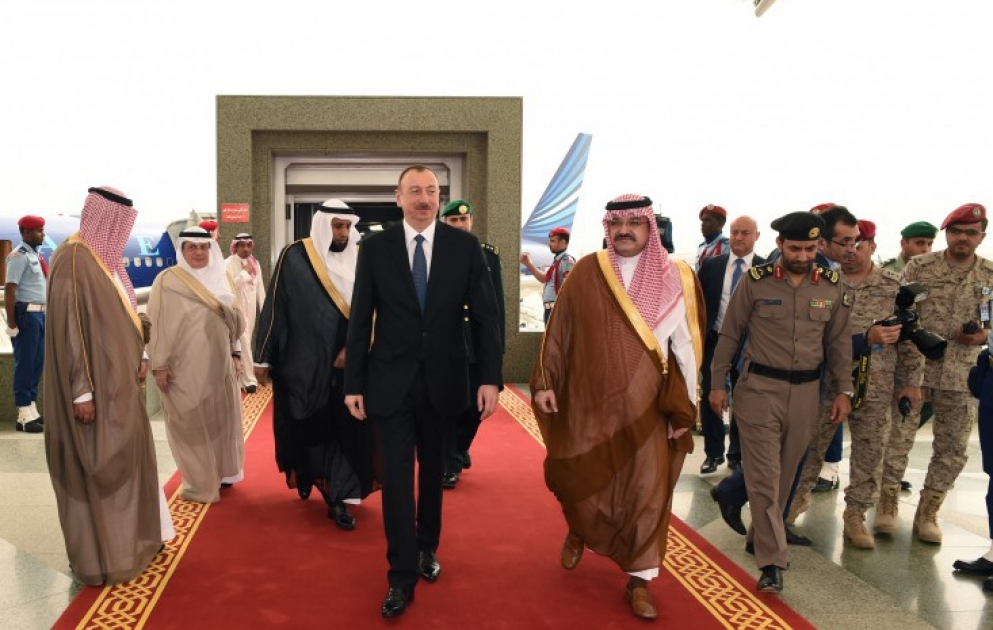 Präsident Ilham Aliyev zu einem Staatsbesuch aus Riad in der Stadt Dschidda angekommen VIDEO