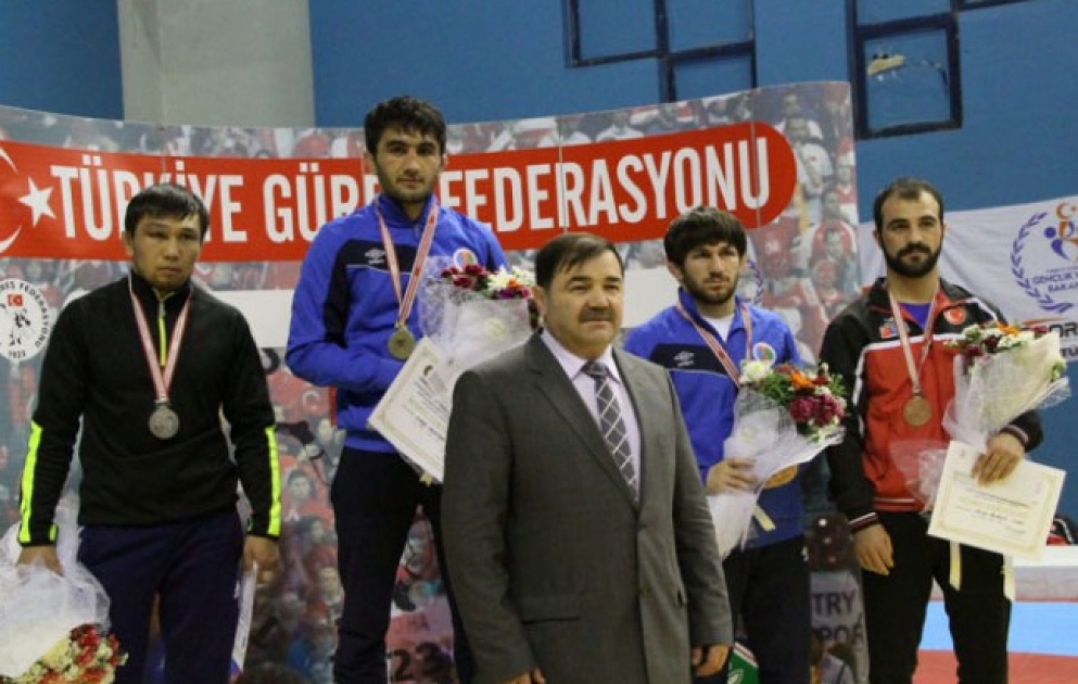 Azerbaijani Greco-Roman wrestlers claim 2 medals at Vehbi Emre tournament VIDEO