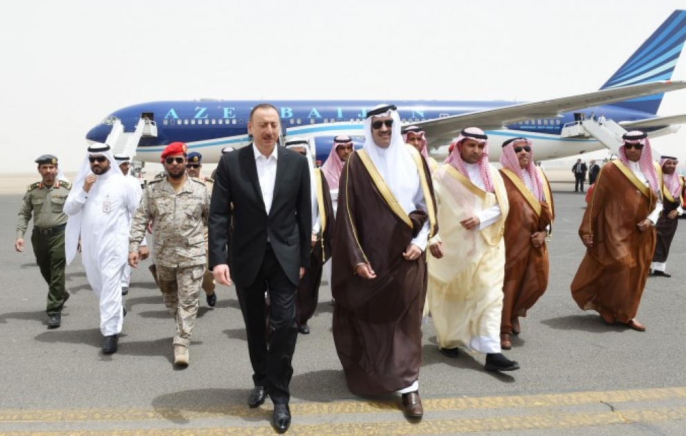 President Ilham Aliyev visited the Prophet's Mosque in Medina VIDEO