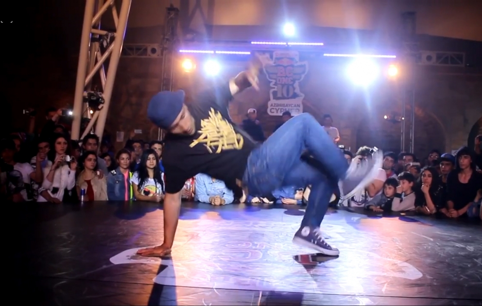В Баку пройдет чемпионат мира по брейкдансу «Red Bull BC One» ВИДЕО