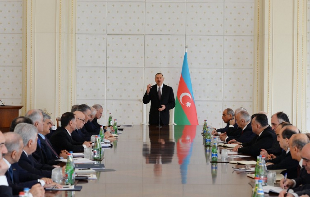 La réunion du Conseil des Ministres consacrée au bilan du développement socio-économique du premier trimestre 2015 et aux tâches à réaliser s’est tenue sous la présidence du président Ilham Aliyev VIDEO