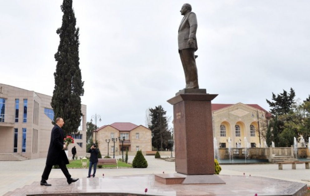 President Ilham Aliyev visited a statue of national leader Heydar Aliyev in Astara VIDEO