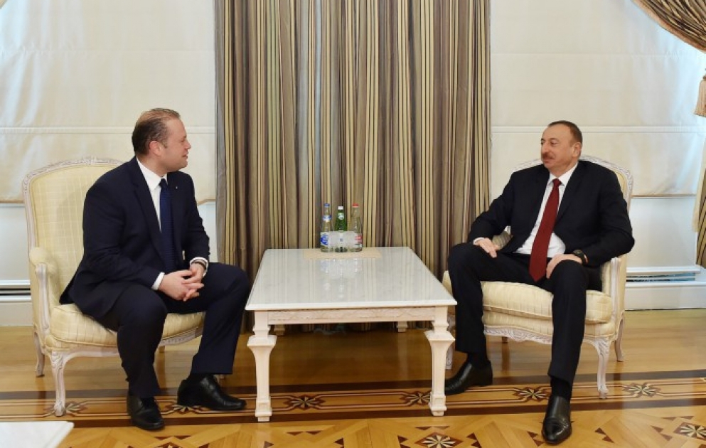 Treffen von Aserbaidschans Präsident Ilham Aliyev mit dem Premierminister von Malta VIDEO
