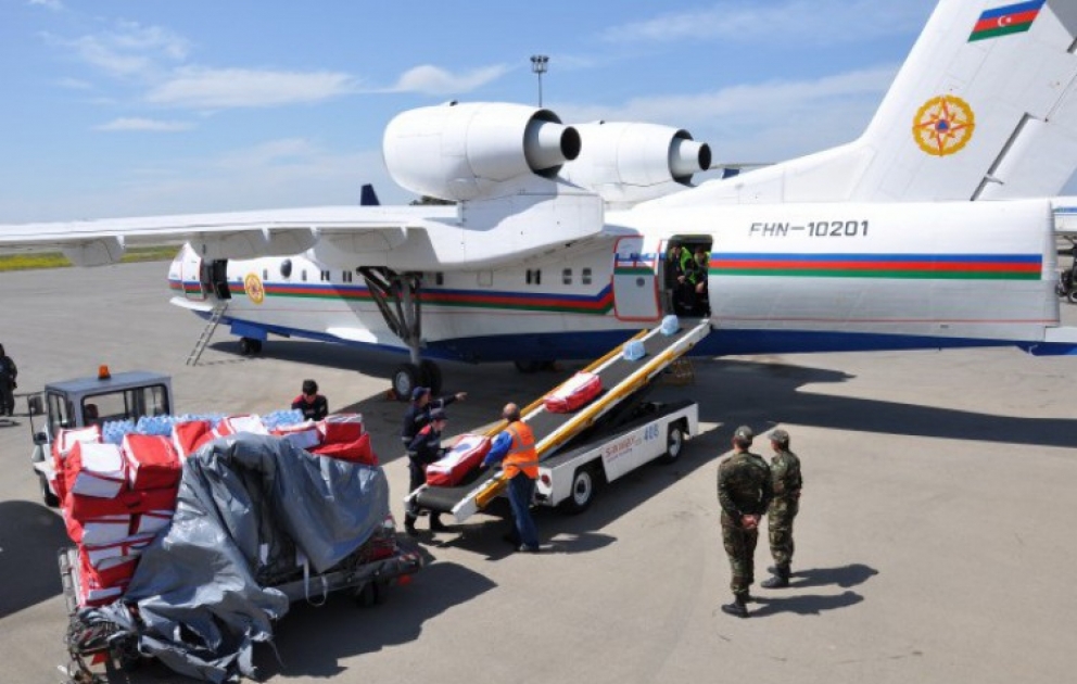 Министерство по чрезвычайным ситуациям Азербайджана послало гуманитарную помощь Непалу ВИДЕО