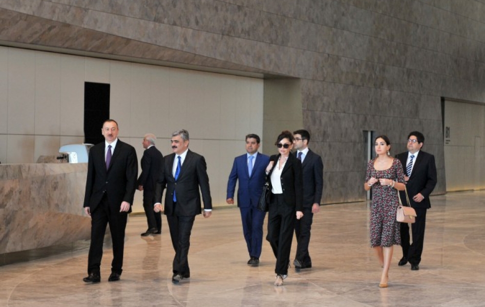 La président Ilham Aliyev inaugure le Centre de Congrès de Bakou VIDEO