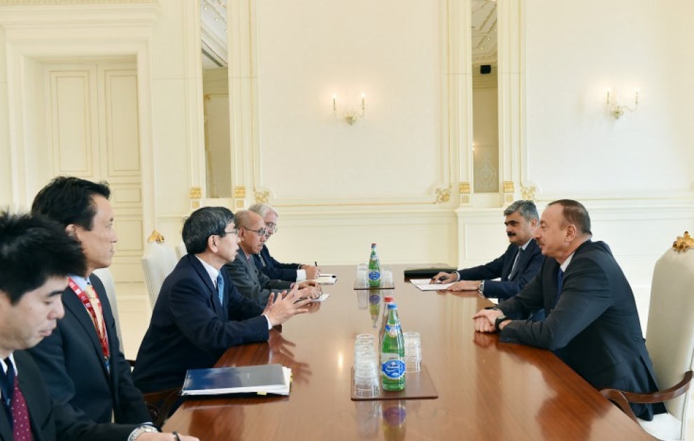Aserbaidschans Präsident Ilham Alliyev hat eine Delegation um den Präsidenten der Asiatischen Entwicklungsbank empfangen VIDEO