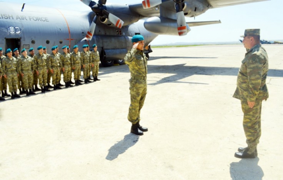 Un groupe de militaires azerbaïdjanais en mission en Afghanistan a regagné Bakou VIDEO