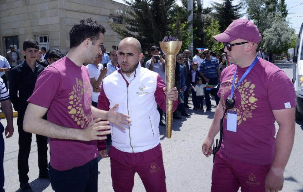 Fackelläufer der ersten Europaspiele Baku-2015 wurden im Bezirk Salyan mit großer Freude aufgenommen VIDEO