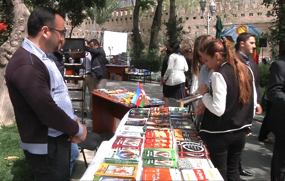 “Kitab bayramı-2015” paytaxtımızın sakinlərinə sevinc bəxş edib VİDEO