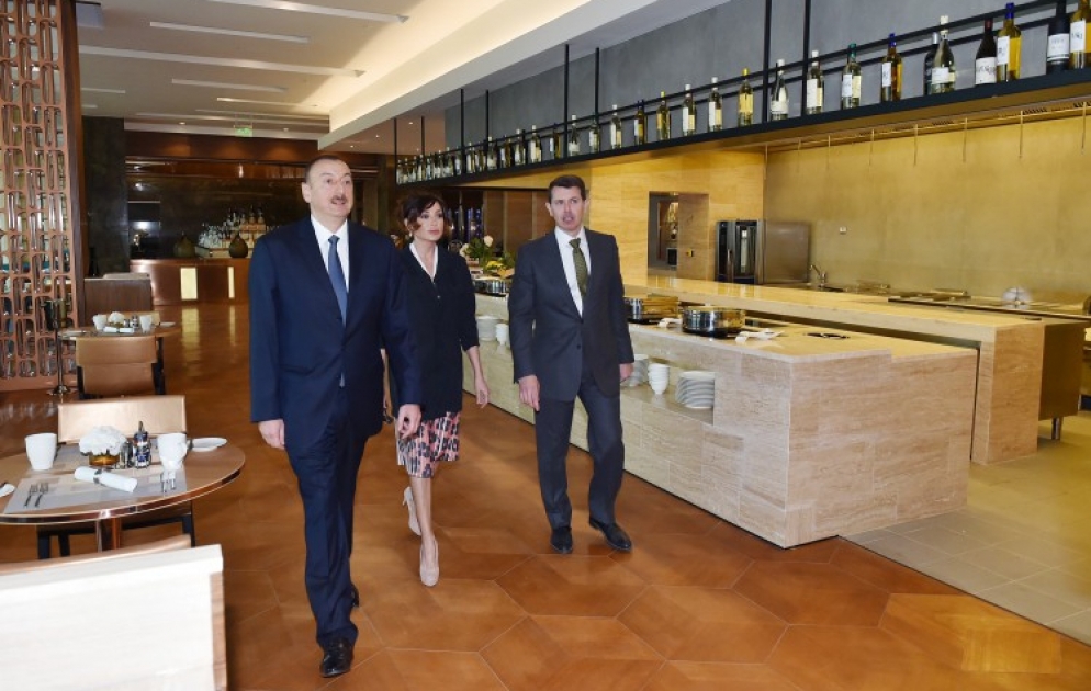 Le président Ilham Aliyev a participé à l’inauguration de l’hôtel Intouriste à Bakou VIDEO
