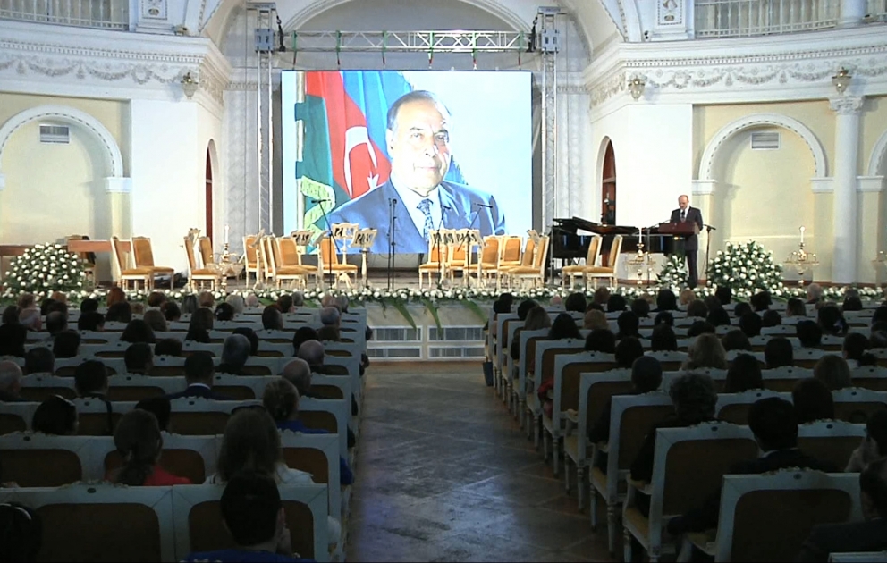 Ümummilli lider Heydər Əliyev xalqımızın yaddaşına əbədi həkk olunmuş dahi şəxsiyyətdir VİDEO