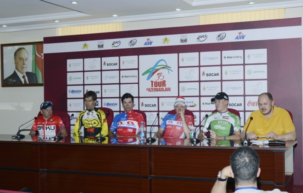 “Tour d`Azerbaidjan-2015” veloturunun üçüncü mərhələsinin liderləri jurnalistlərin suallarına cavab veriblər VİDEO